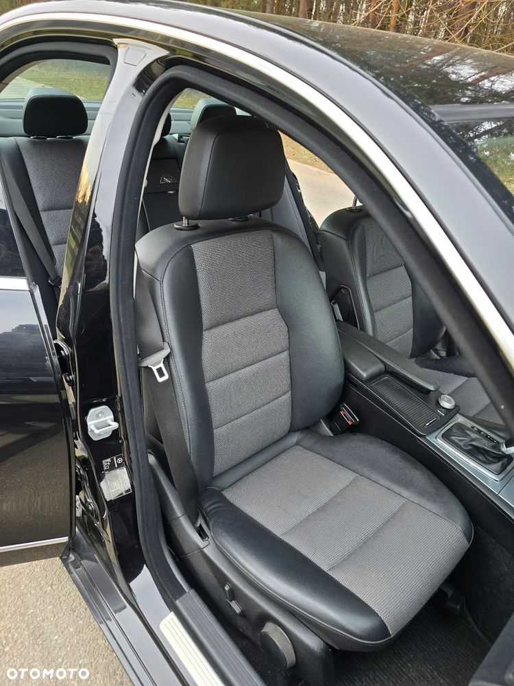 Mercedes-Benz Klasa C 180 CGI Automatik BlueEFFICIENCY Avantgarde - 22