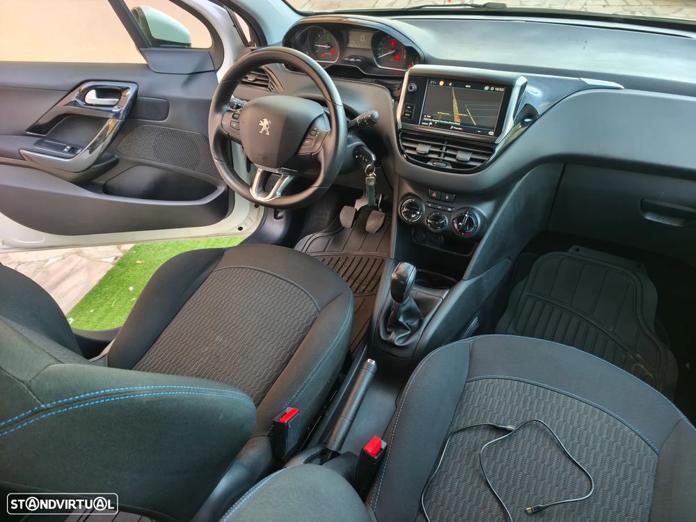 Peugeot 208 1.2 PureTech Signature - 12