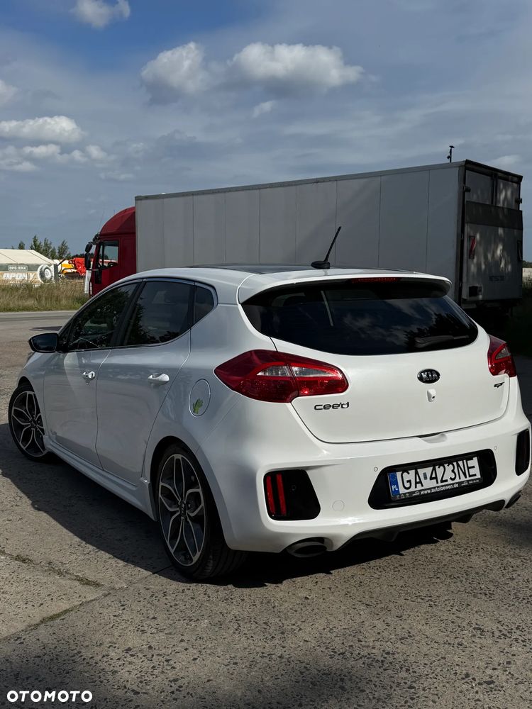 Kia Ceed - 16