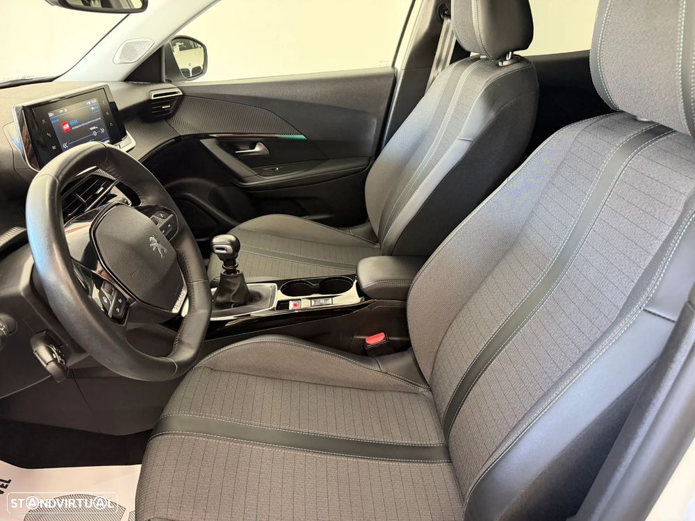 Peugeot 2008 1.2 PureTech Allure - 26