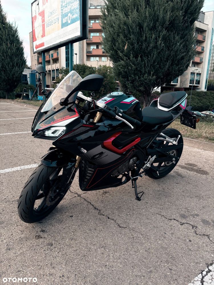 QJMOTOR SRK 125R - 2