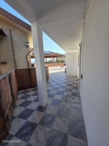 Alugo  T2+1 com 300m2 de jardim - Grande imagem: 2/8