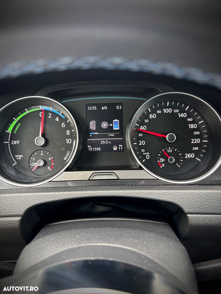 Volkswagen Golf - 16