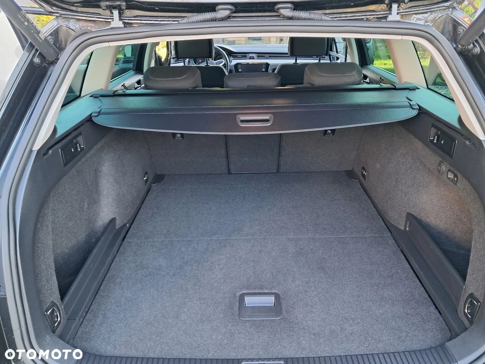 Volkswagen Passat 2.0 TDI SCR Style DSG - 25