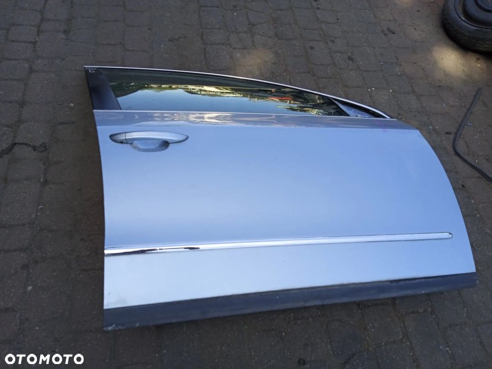 OSPRZĘT DRZWI VW PASSAT B6 PRAWE PRZEDNIE ZAMEK PODNOŚNIK SILNICZEK KLAMKA - 1