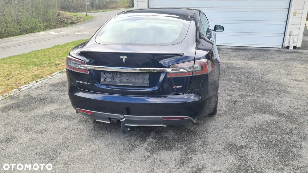 Tesla Model S - 11