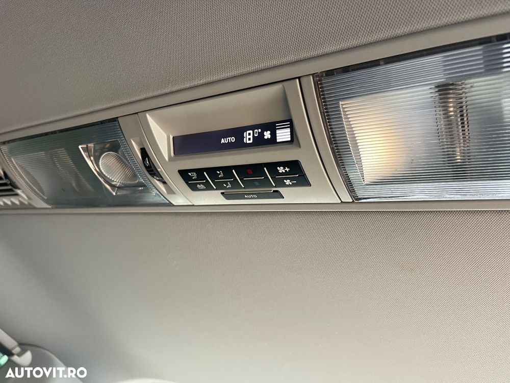 Volkswagen Caravelle - 25