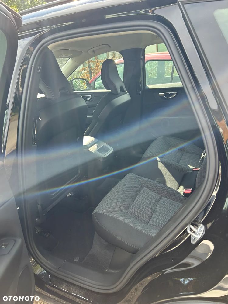Volvo XC 60 B4 B Essential - 9