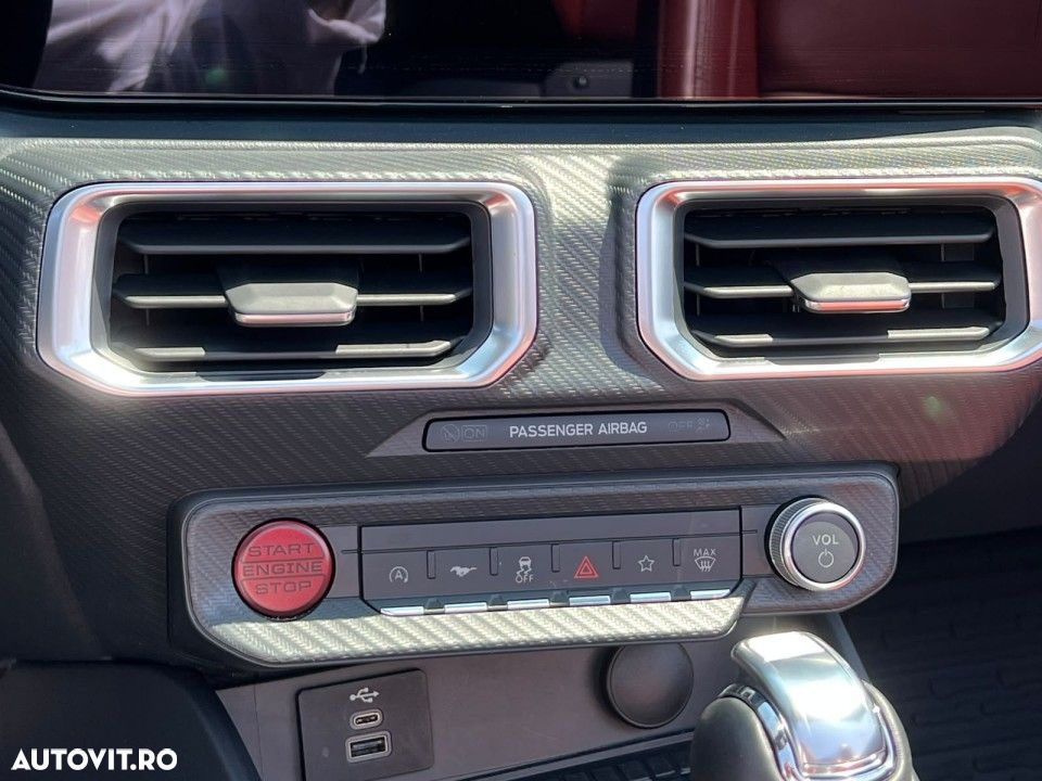 Ford Mustang - 40