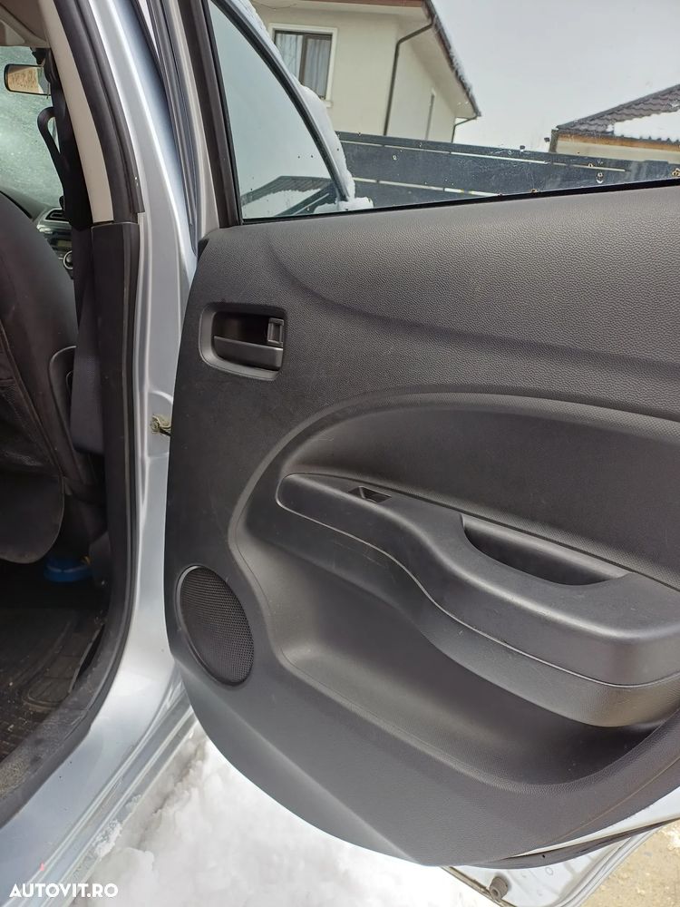 Mitsubishi Space Star - 10