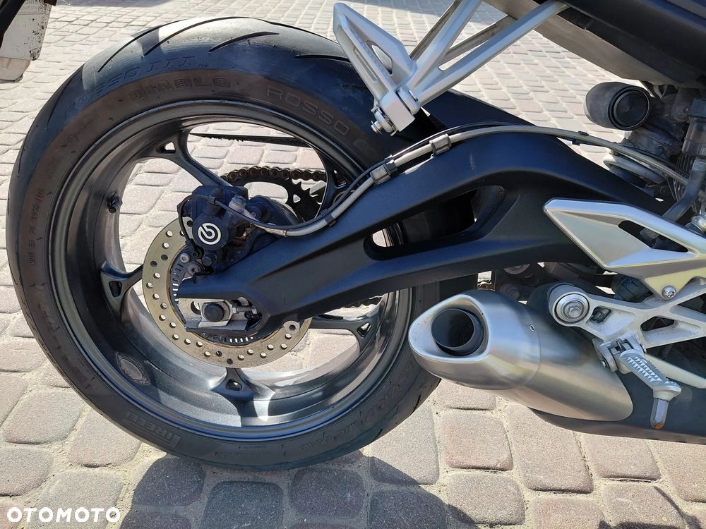 Triumph Street Triple - 12