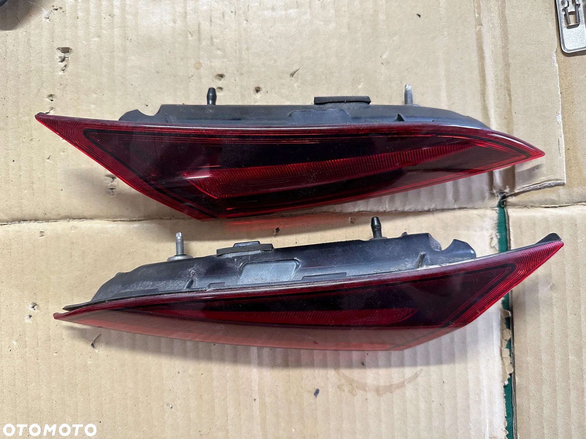 OPEL INSIGNIA HB LIFT LAMPA W KLAPĘ PRAWA LEWA - 1