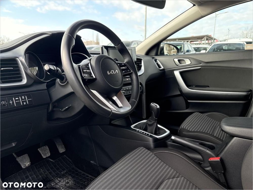 Kia Ceed 1.5 T-GDI M - 10