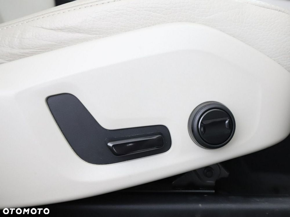 Volvo XC 60 T6 Plug-In Hybrid AWD Inscription Expression - 38