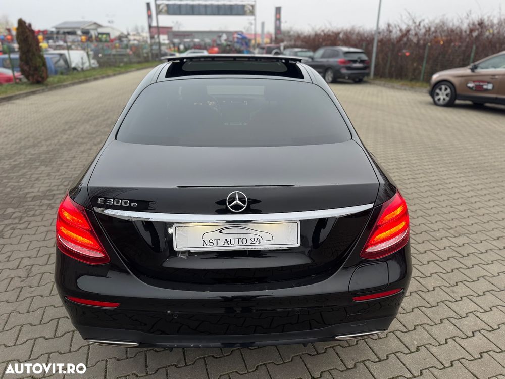 Mercedes-Benz E 300 T 9G-TRONIC AMG Line - 24