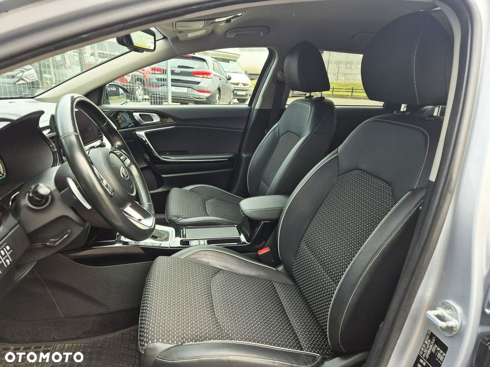 Kia Ceed - 11