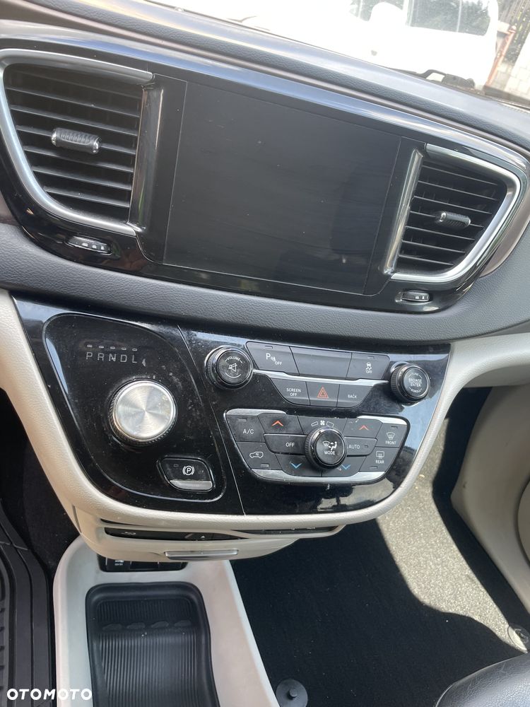 Chrysler Pacifica - 27