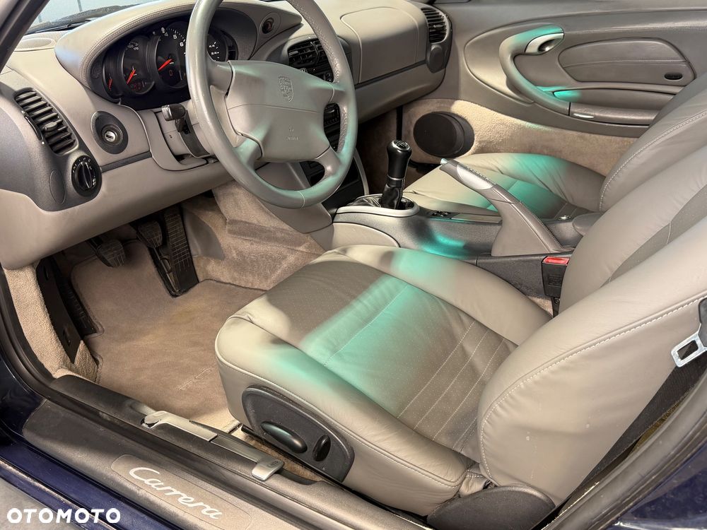 Porsche 911 Carrera - 12