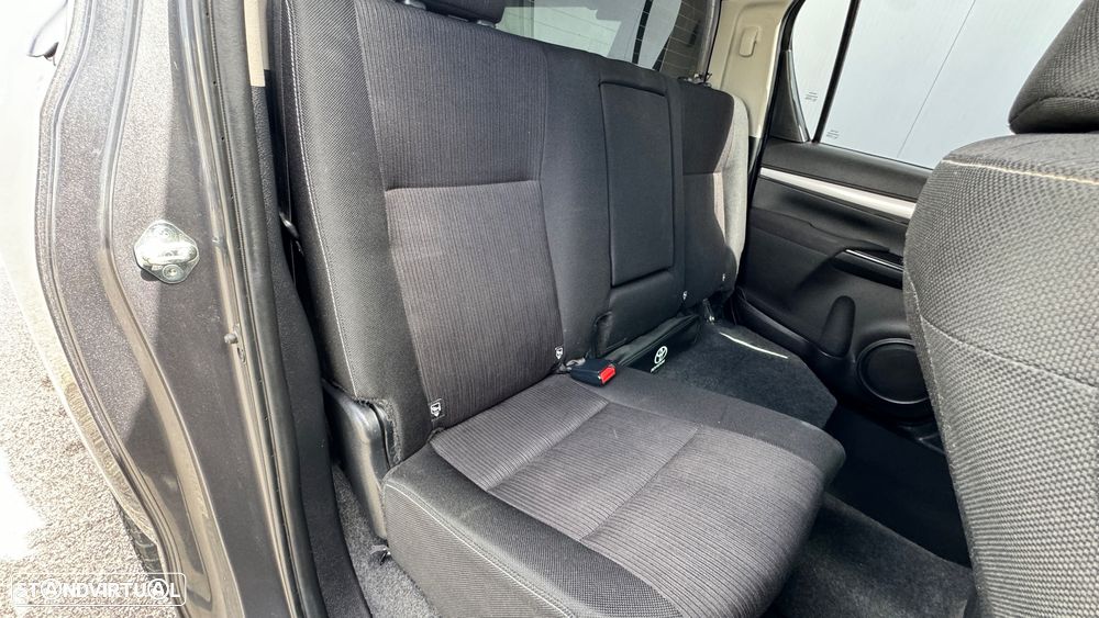 Toyota Hilux 2.4 D-4D 4WD CD Tracker - 40
