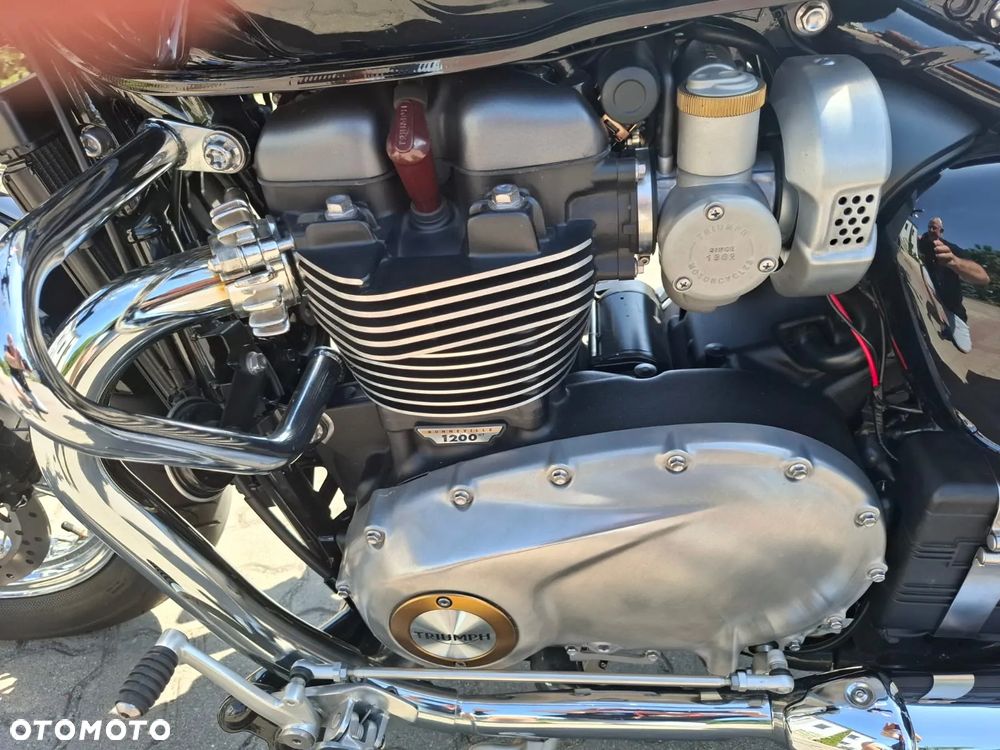 Triumph Bonneville - 11