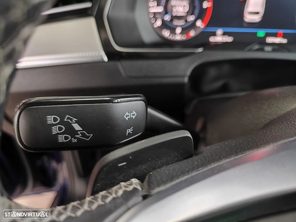 VW Passat Variant 2.0 TDi R-Line DSG - 34
