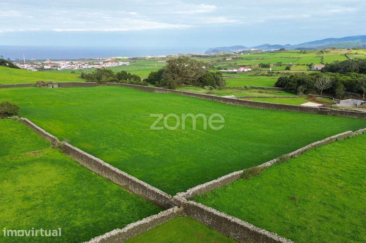 Terreno Rústico com 19.660 m² e com Construção Rural no Pico da Ped... - Grande imagem: 5/22