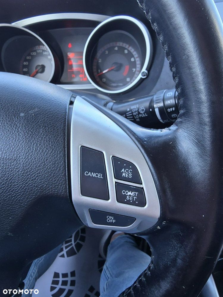 Mitsubishi Outlander - 27