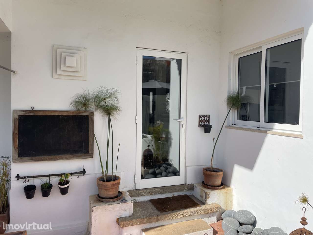Moradia em Faro T5 de 185 m2 e com 140 m2 espaço exterior - Grande imagem: 2/57