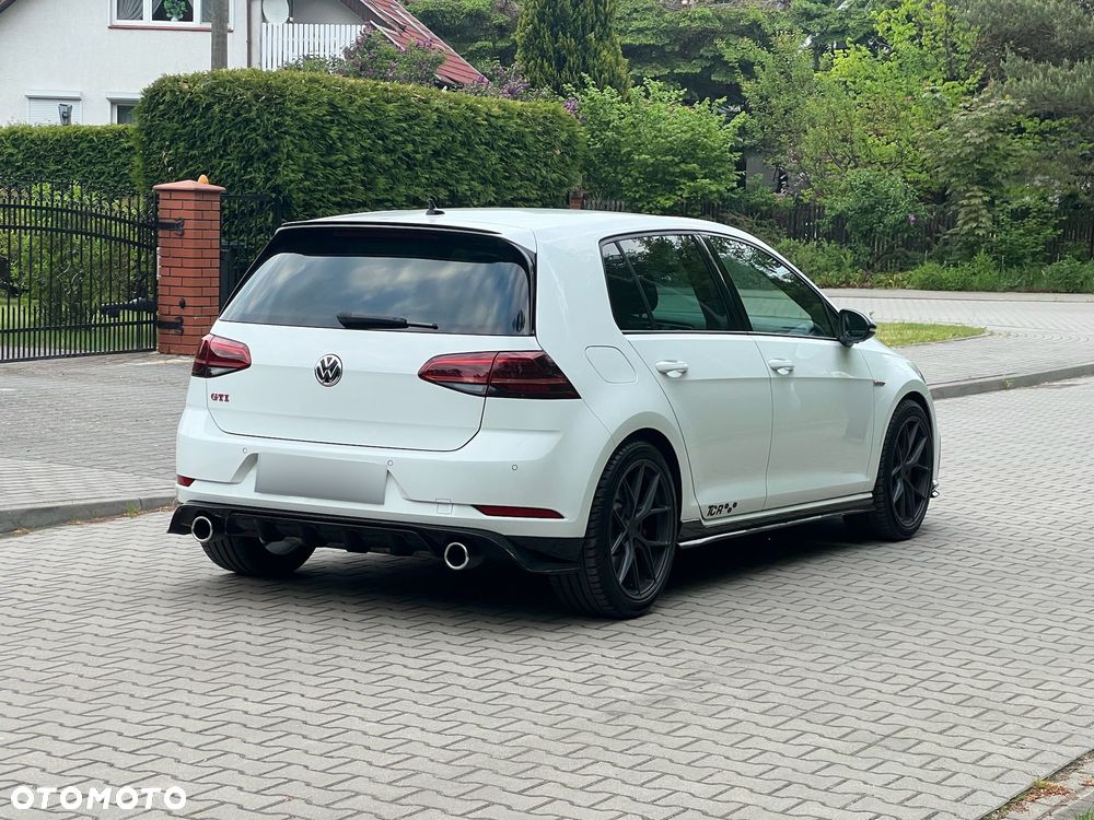 Volkswagen Golf - 2