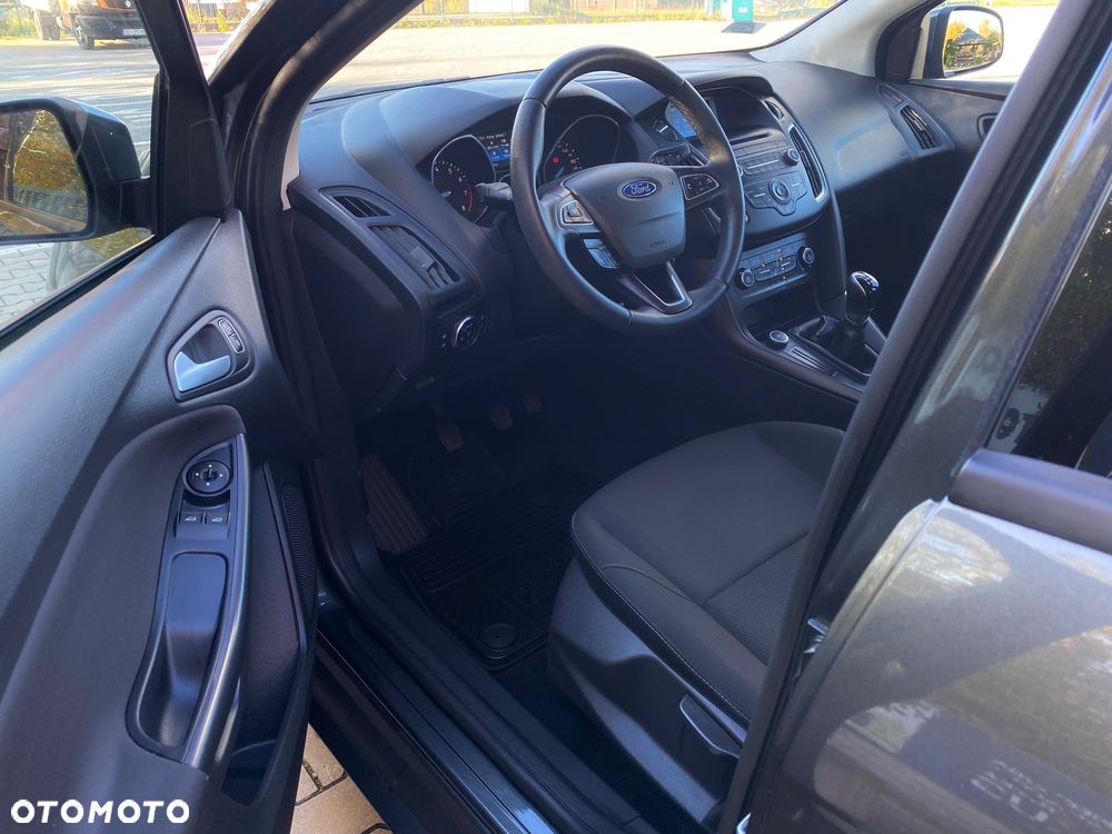 Ford Focus 1.6 Gold X - 24