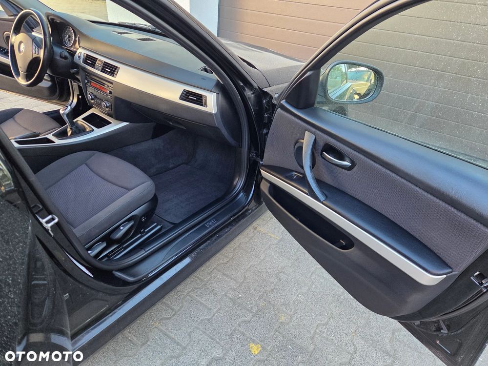 BMW Seria 3 318d - 25