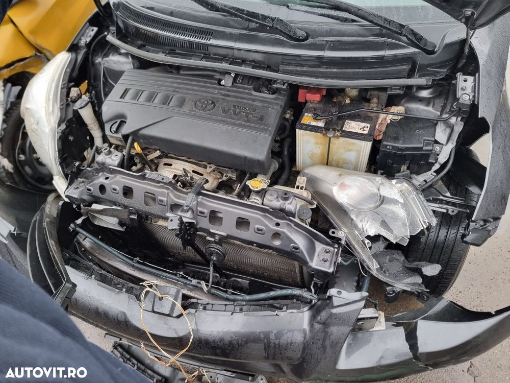 volan grile bord bloc lumini plansa de bord geamuri laterale bara spate armatura caseta de directie Toyota Urban Cruiser an 2010 motor 1.3 benzina 100cp  dezmembrez - 6