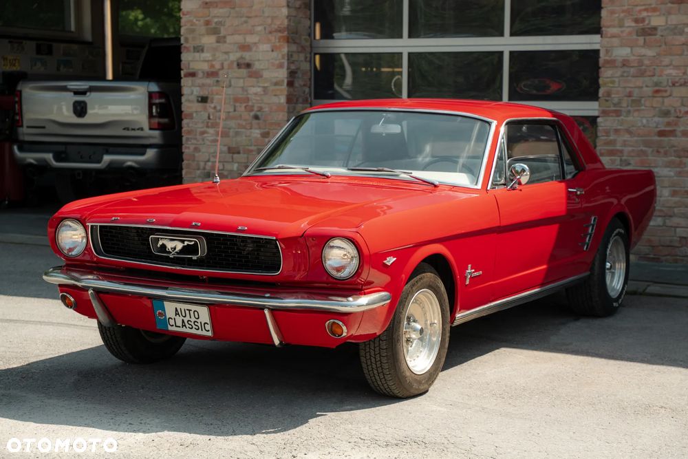 Ford Mustang - 8