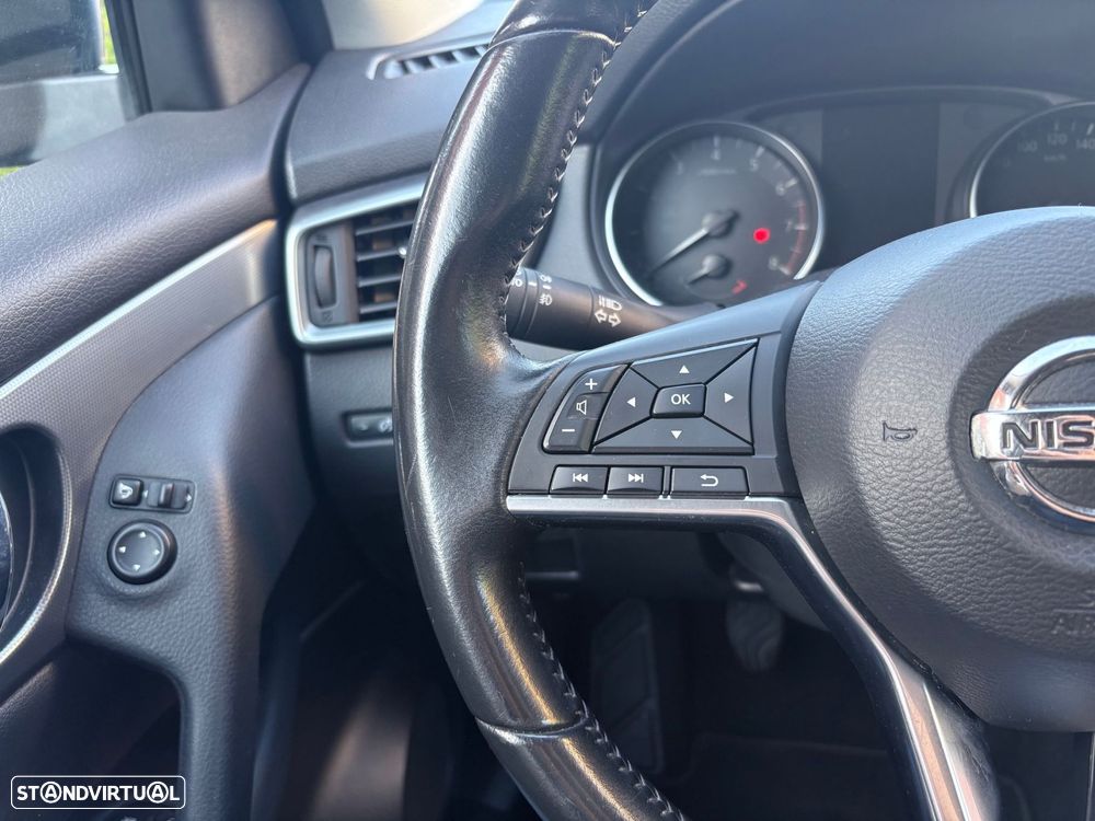 Nissan Qashqai 1.2 DIG-T N-Connecta 18 - 37