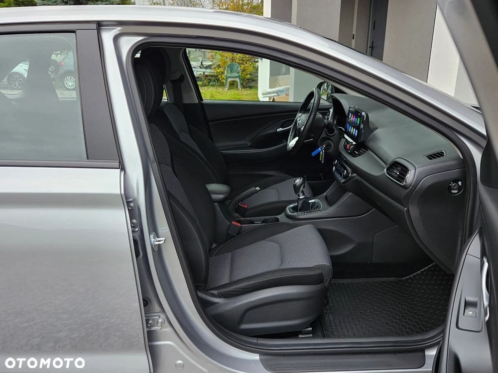 Hyundai i30 1.5 DPI Classic + - 13