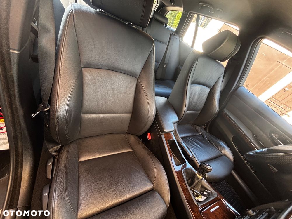 BMW Seria 3 330xi Touring - 19