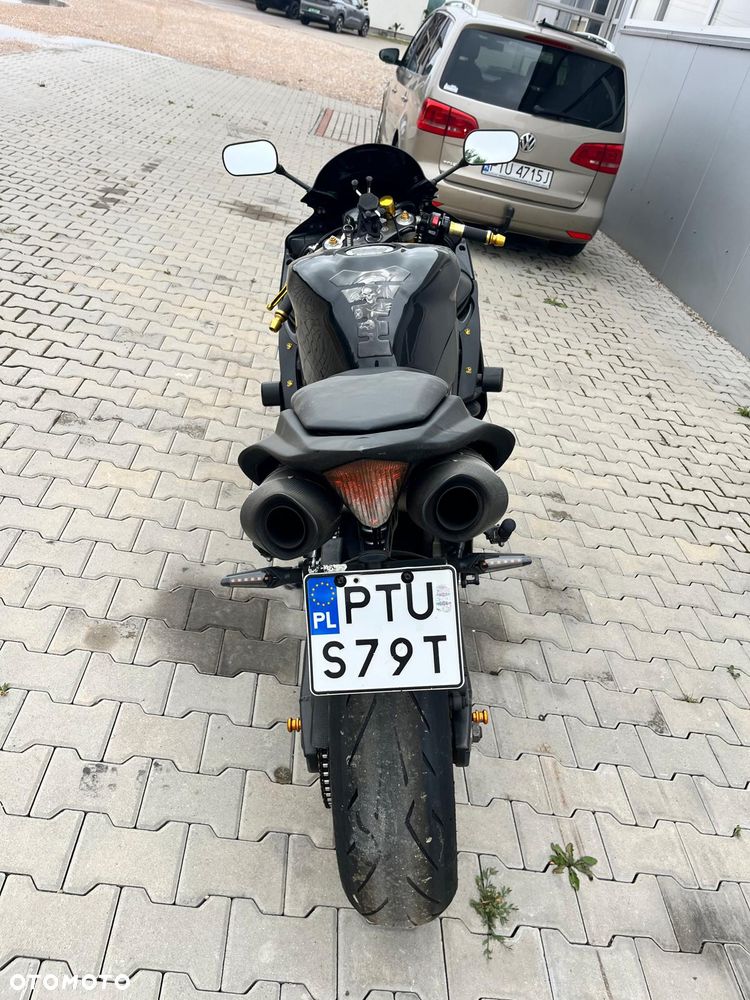 Yamaha R1 - 9