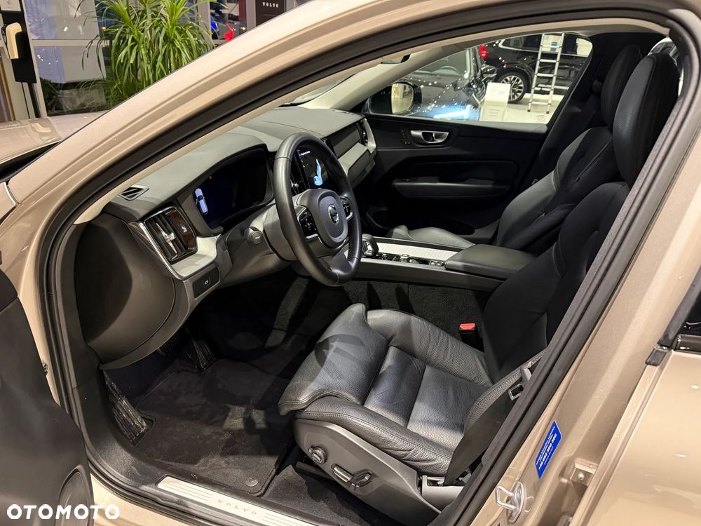 Volvo XC 60 B5 B AWD Plus Dark - 11