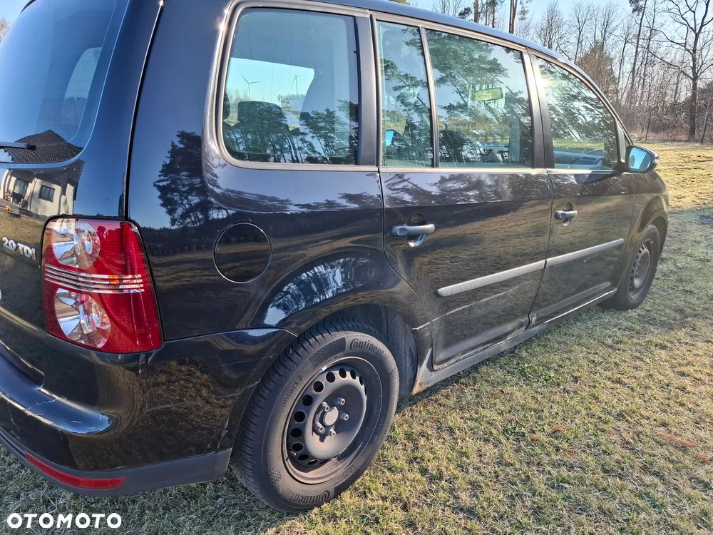 Volkswagen Touran - 4