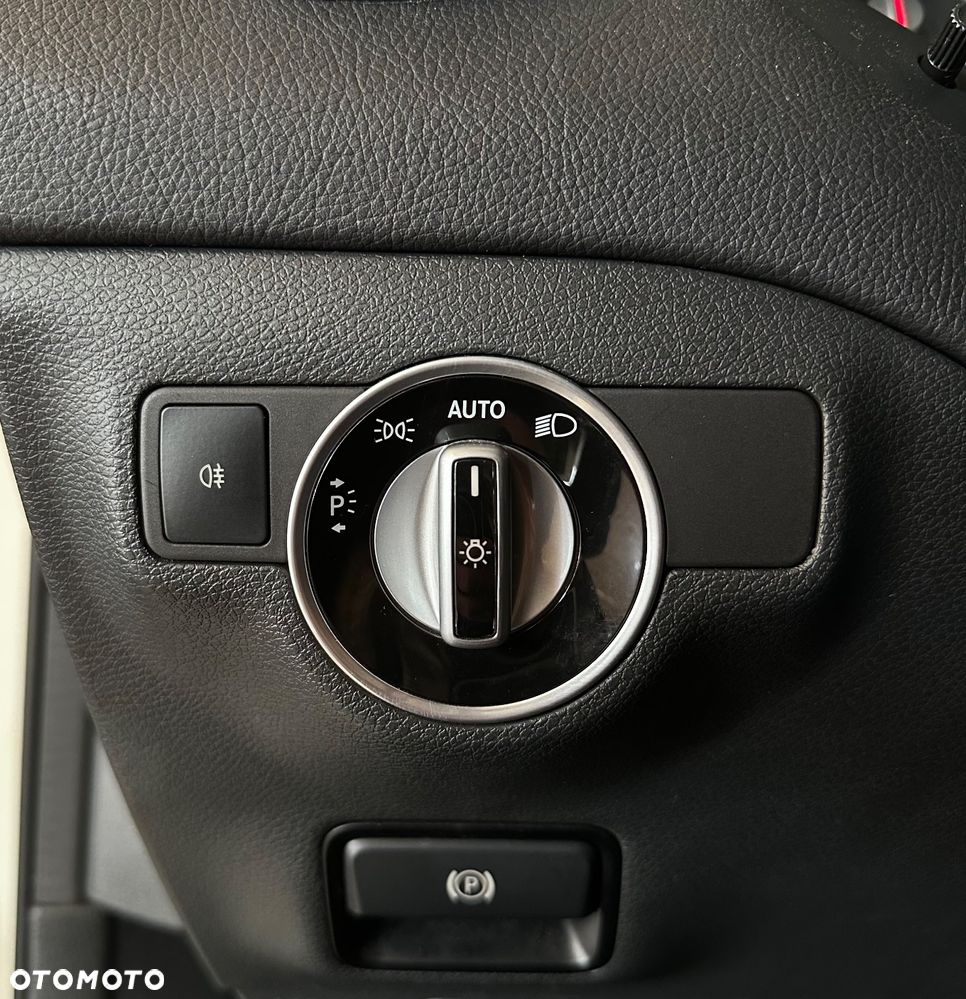 Mercedes-Benz GLA - 16