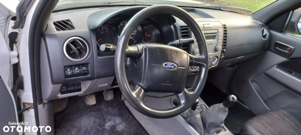 Ford Ranger 2.5 TDCi DC XLT - 12