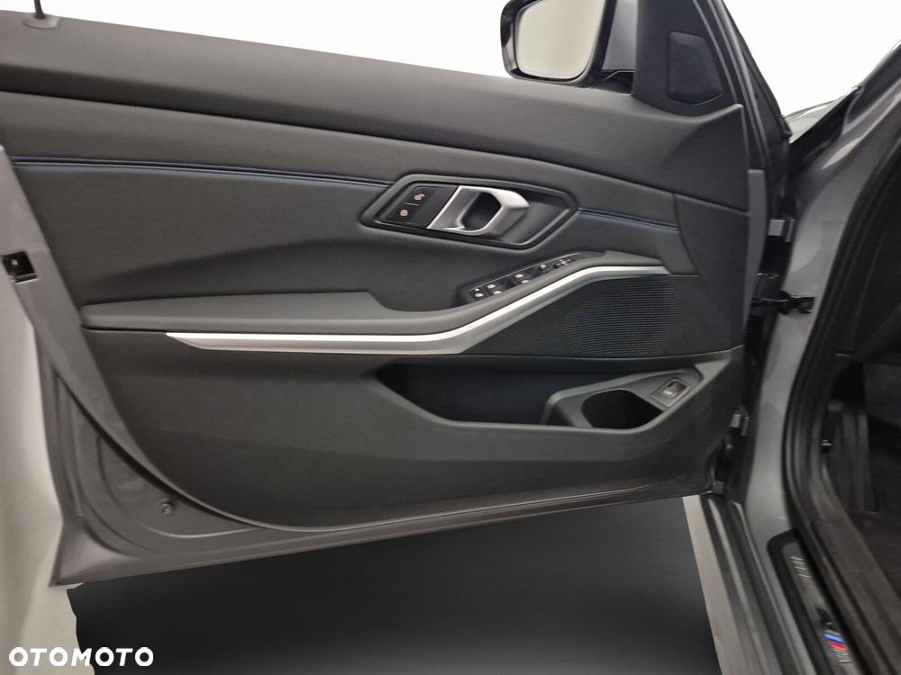 BMW Seria 3 330i xDrive M Sport sport - 12