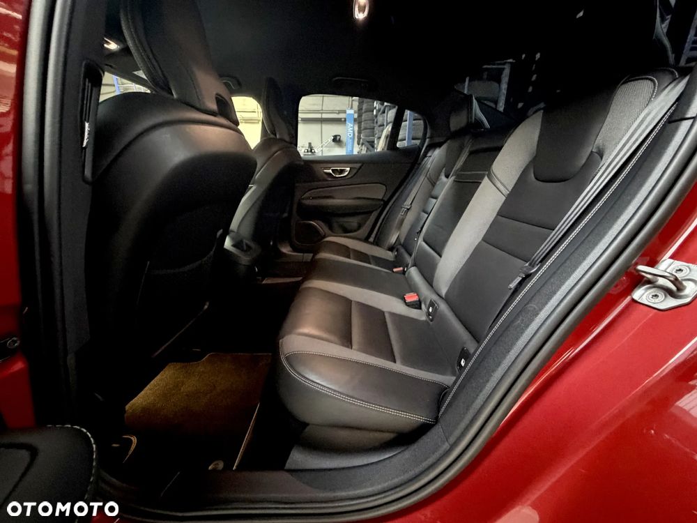 Volvo S60 T4 R-Design - 16