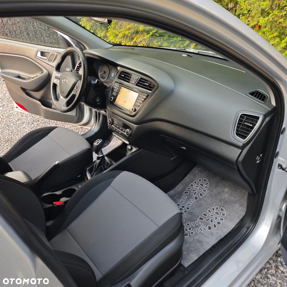 Hyundai i20 1.1 CRDi YES Silver - 17
