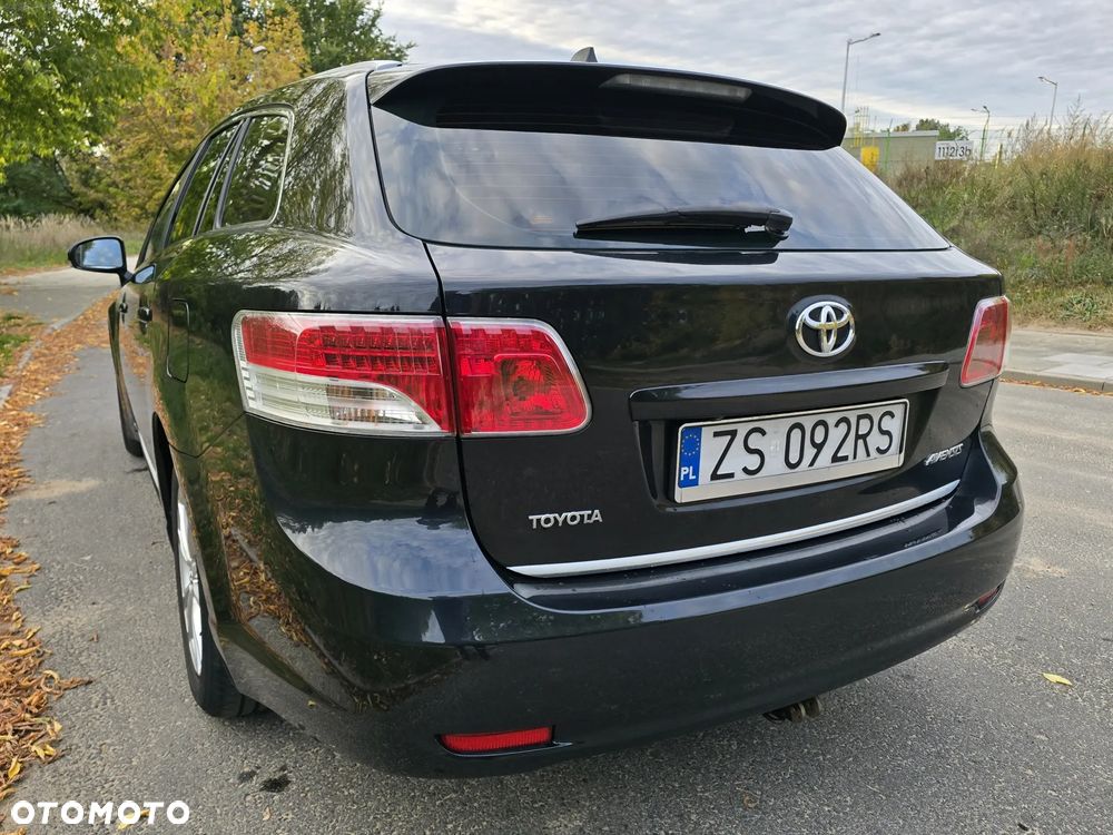 Toyota Avensis 1.6 Premium - 13