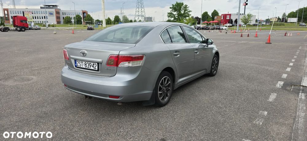 Toyota Avensis 2.0 D-4D - 6