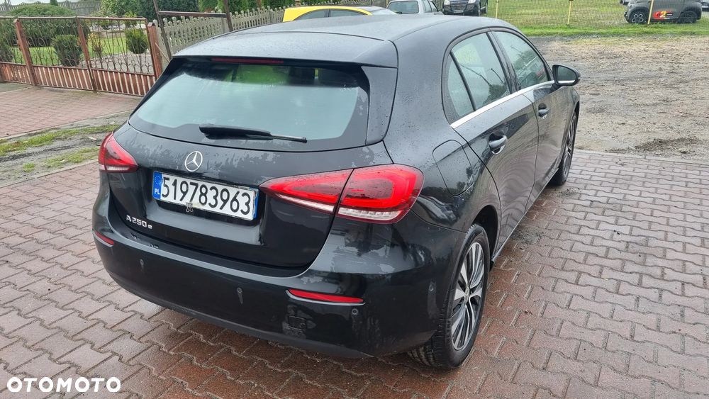 Mercedes-Benz Klasa A 250 e PHEV Progressive 8G-DCT - 6