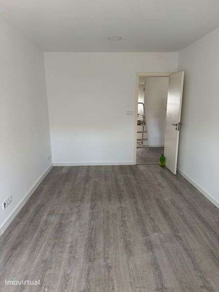 Vende se T2 com Arrecadação na Baixa da Banheira - Grande imagem: 4/11