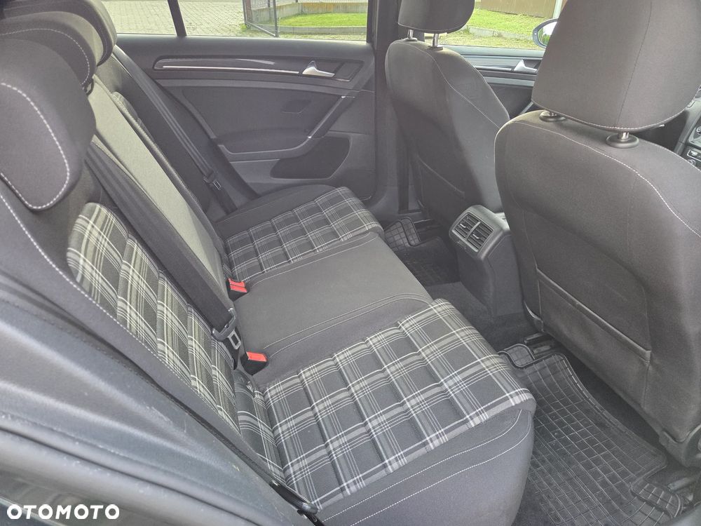 Volkswagen Golf - 11
