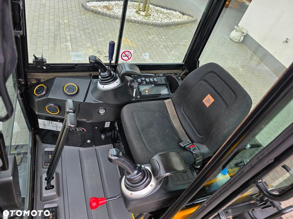 JCB JCB 16 C ful opcja najbogatsza jak nowa mini koparka sprowadzona 1 wł 8018 okazja 19 - 17